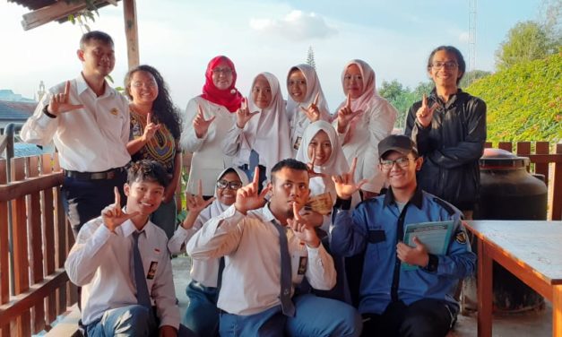 Kunjungan Literasi ke Perpustakaan IVAA