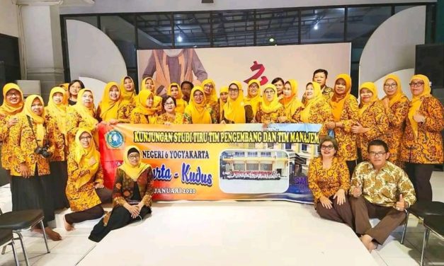 Kunjungan Studi Tiru Tim Pengembang dan Tim Manajemen ke Surakarta dan Kudus