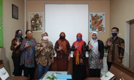 Penandatangan MoU Bank Sampah antara SMK Negeri 6 Yogyakarta dengan Rapel