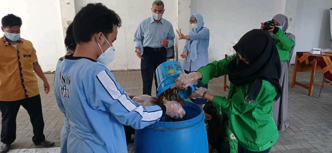 PENGELOLAAN BANK SAMPAH HANDARBENI SMK NEGERI 6 YOGYAKARTA
