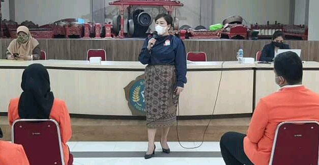 PEMBEKALAN PRA PRAKTIK KERJA LAPANGAN KOMPETENSI KEAHLIAN PERHOTELAN SMK NEGERI 6 YOGYAKARTA TENTANG ETOS KERJA DAN BUDAYA KERJA DI INDUSTRI