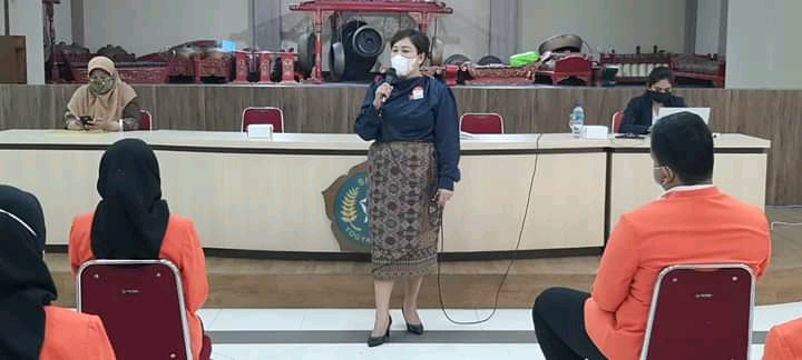 PEMBEKALAN PRA PRAKTIK KERJA LAPANGAN KOMPETENSI KEAHLIAN PERHOTELAN SMK NEGERI 6 YOGYAKARTA TENTANG ETOS KERJA DAN BUDAYA KERJA DI INDUSTRI
